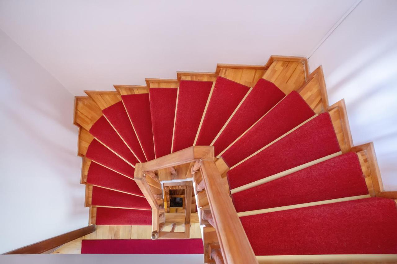 April Hotel Стамбул Экстерьер фото