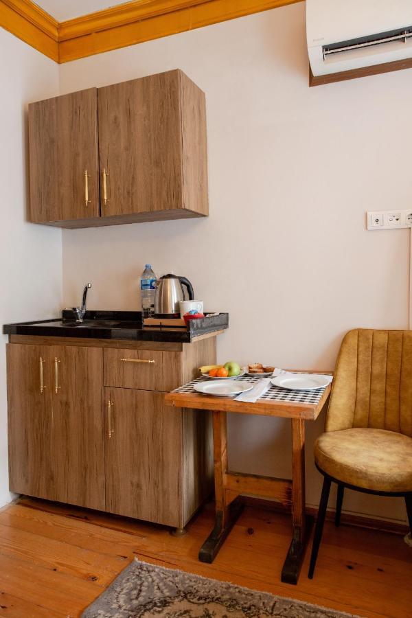 April Hotel Стамбул Экстерьер фото