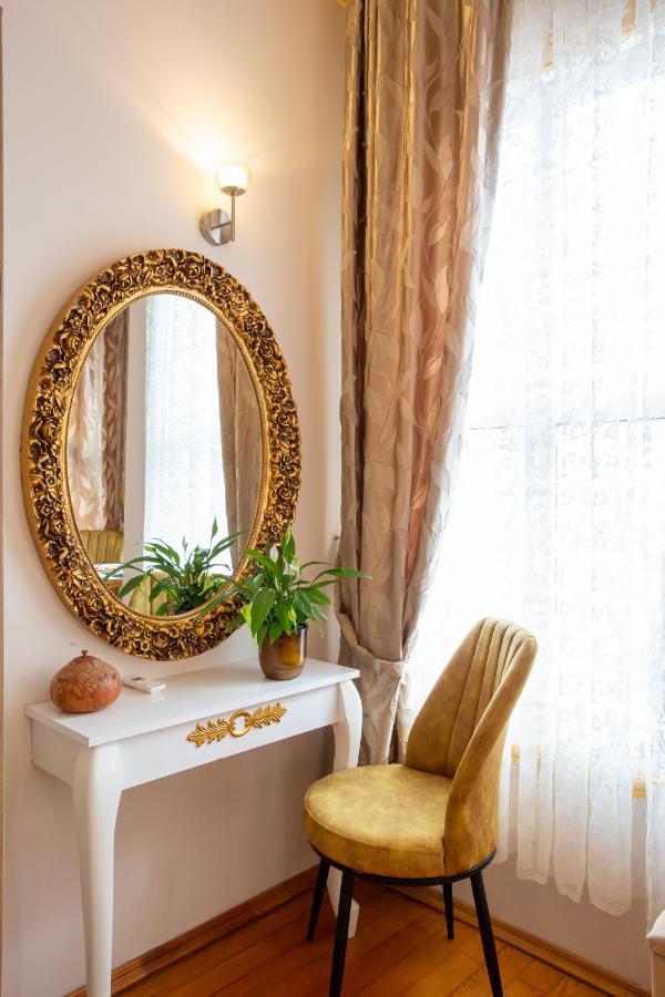 April Hotel Стамбул Экстерьер фото