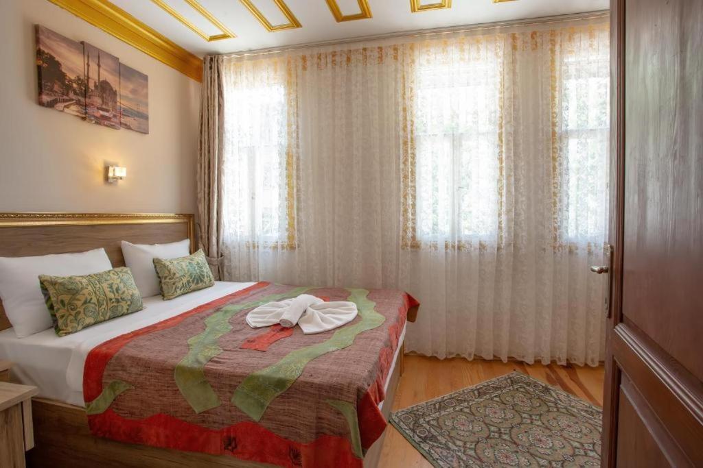 April Hotel Стамбул Экстерьер фото