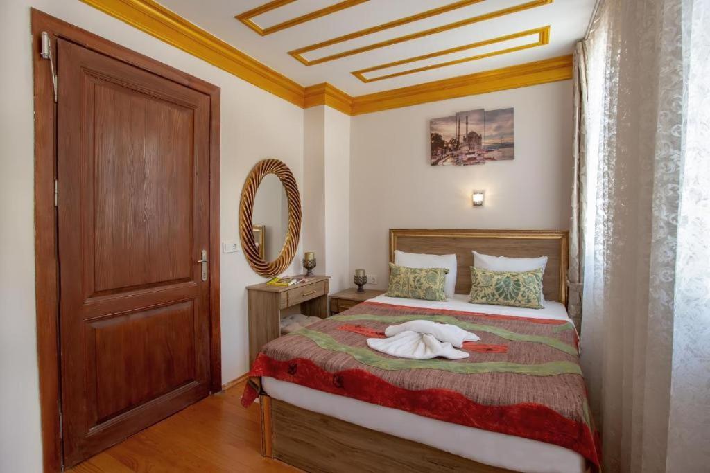 April Hotel Стамбул Экстерьер фото
