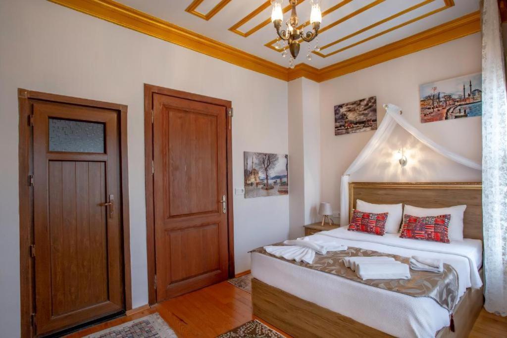 April Hotel Стамбул Экстерьер фото