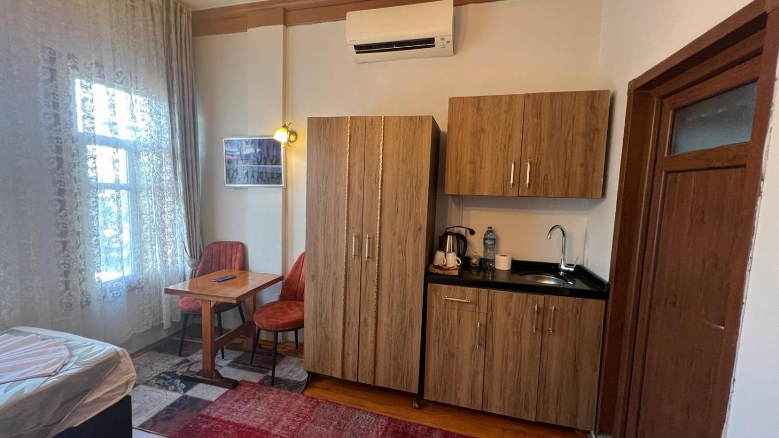 April Hotel Стамбул Экстерьер фото
