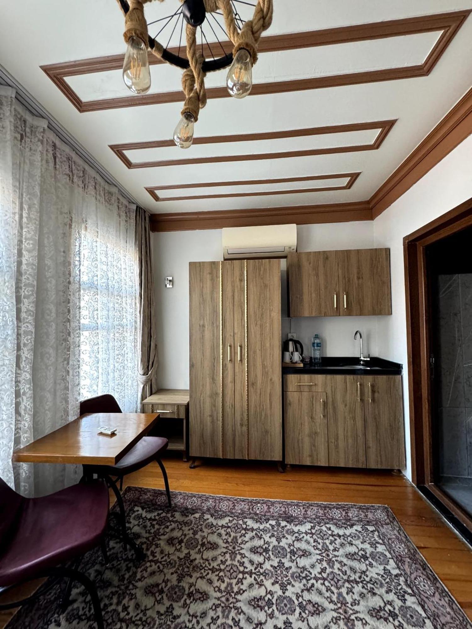 April Hotel Стамбул Экстерьер фото